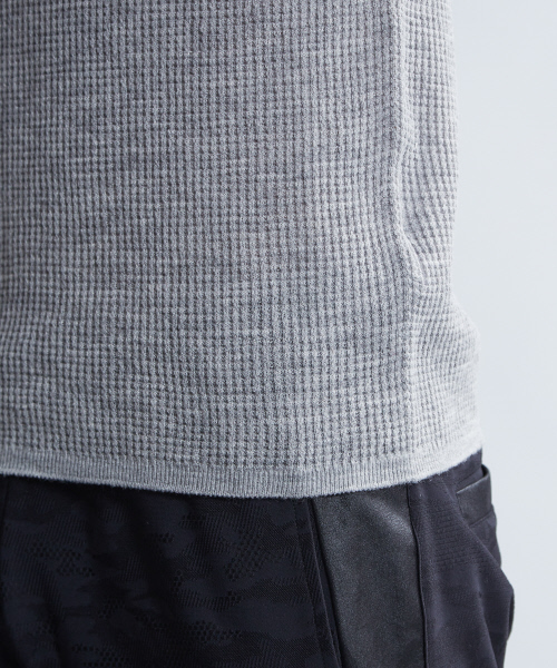 5351 POUR LES HOMMES（ゴーサンゴーイチプールオム）の「クルーネック　ワッフルプルオーバー（ニット/セーター・メンズ・ブラック/グレー/ブルー・44/48/46）」の14枚目の写真