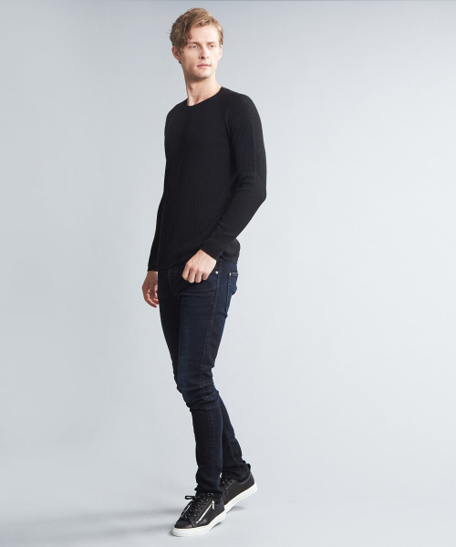 5351 POUR LES HOMMES（ゴーサンゴーイチプールオム）の「クルーネック　ワッフルプルオーバー（ニット/セーター・メンズ・ブラック/グレー/ブルー・44/48/46）」の8枚目の写真