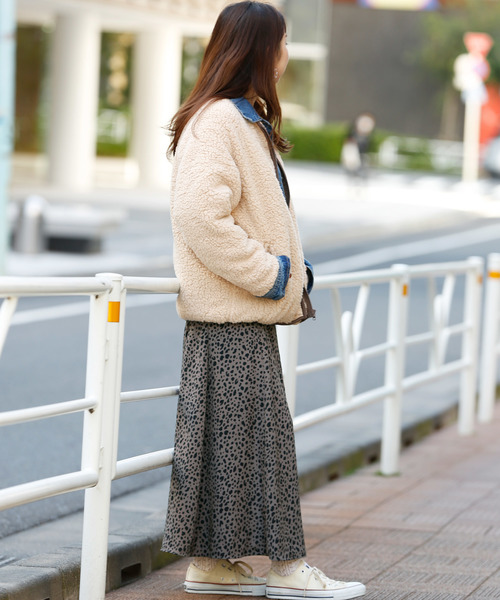 Luz Llena(ラズレナ)の「レオパード柄フレアロングスカート(スカート・レディース・ベージュ/グレー・MEDIUM)」の4枚目の写真