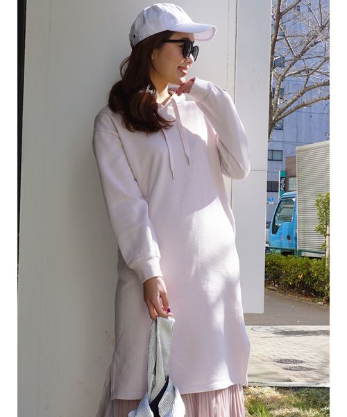 MERCURYDUO(マーキュリーデュオ)の「【FILA MERCURYDUO別注】裏毛パーカーロングワンピース(ワンピース)」|ベビーピンク