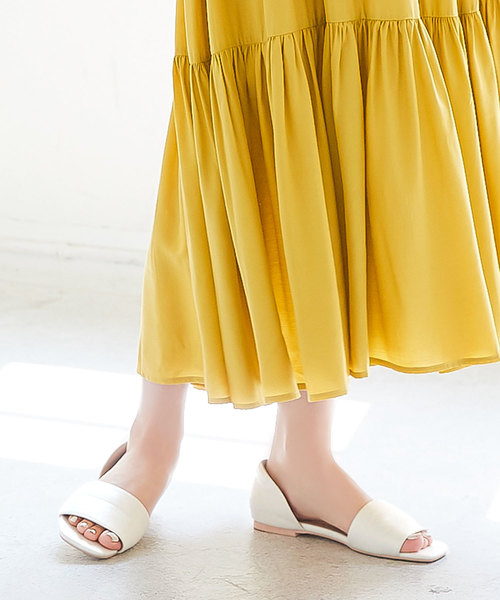 KOBE LETTUCE（コウベレタス）の「ワンベルトスクエアトゥフラットサンダル（サンダル・レディース・ホワイト/ブラック/ピンク/ターコイズブルー/シルバー/ゴールド/ベージュ/ブラウン・LL/S/M/L）」の2枚目の写真