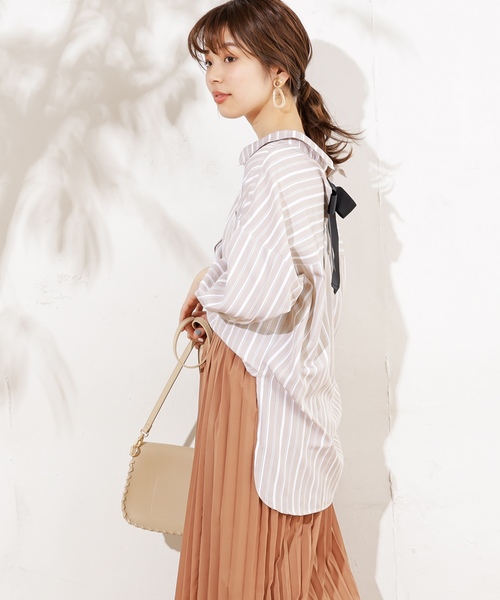 natural couture(ナチュラルクチュール)の「バックリボンミリタリーシャツブラウス(シャツ/ブラウス)」|ストライプ