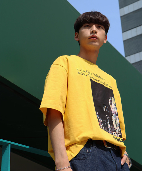 NO NEED(ノーニード)の「ハーフスリーブフォト&メッセージプリントオーバーサイズTシャツ(Tシャツ/カットソー・メンズ・ホワイト/ブラック/イエロー/キャメル・フリ-)」の9枚目の写真