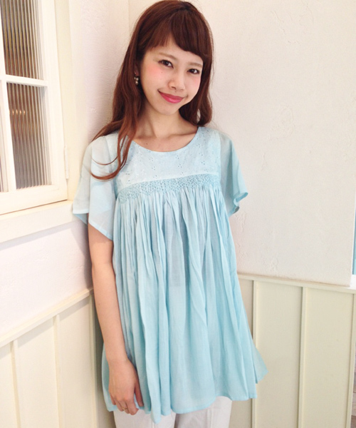 Kastane(カスタネ)の「【Kastane】スモーネブラウス(シャツ/ブラウス・レディース・ライトブルー/レッド/ホワイト・FREE)」の2枚目の写真