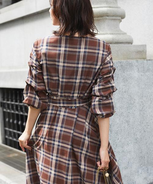 &. NOSTALGIA（アンドドットノスタルジア）の「チェック柄カシュクールマキシワンピース（ワンピース・レディース・ダークグリーン/ベージュ/ブラウン・FREE）」の5枚目の写真