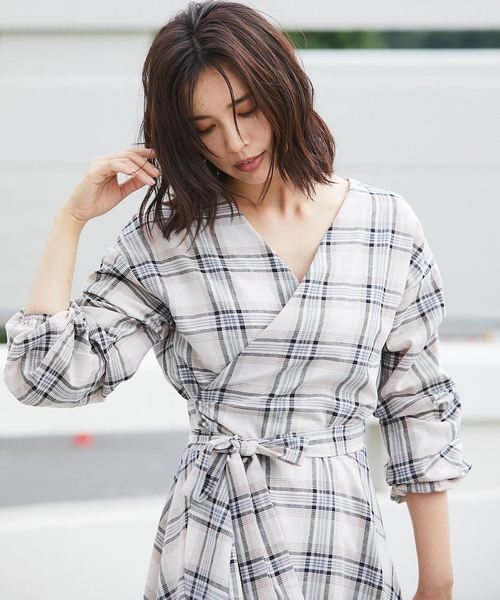 &. NOSTALGIA（アンドドットノスタルジア）の「チェック柄カシュクールマキシワンピース（ワンピース・レディース・ダークグリーン/ベージュ/ブラウン・FREE）」の9枚目の写真