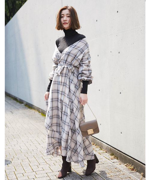 &. NOSTALGIA（アンドドットノスタルジア）の「チェック柄カシュクールマキシワンピース（ワンピース・レディース・ダークグリーン/ベージュ/ブラウン・FREE）」の14枚目の写真