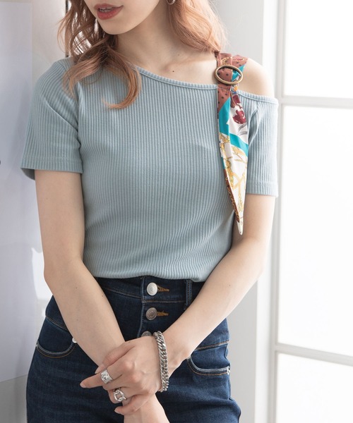 Newlyme（ニューリーミー）の「スカーフ付きワンショルリブトップス（Tシャツ/カットソー・レディース・ブラック/ベージュ/オフホワイト/パープル/ブルー系その他/ブルー/ブラック系その他/ベージュ系その他/ホワイト系その他・MEDIUM/LARGE/X-LARGE）」の7枚目の写真