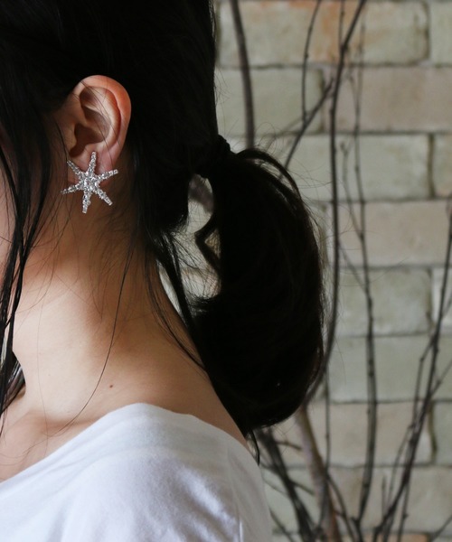 MAYGLOBE（メイグローブ）の「MAYGLOBE Veil / アシンメトリースターイヤリング（イヤリング・レディース・シルバー/ゴールド・FREE）」の8枚目の写真