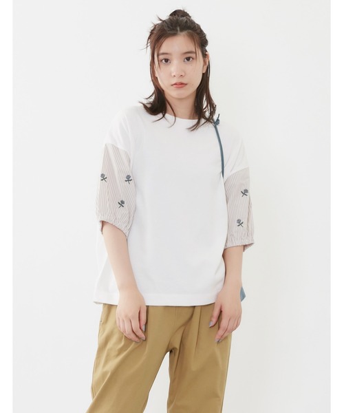 POU DOU DOU（プードゥドゥ）の「花刺繍スリーブトップス（Tシャツ/カットソー・レディース・ベージュ/オフホワイト/ブルー・3）」の2枚目の写真