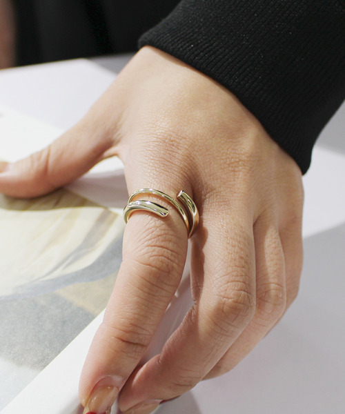 MODE ROBE（モードローブ）の「3連風クロスリング　デザインリング 12号（リング・レディース・シルバー/ゴールド・12号）」の5枚目の写真