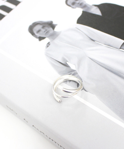 MODE ROBE（モードローブ）の「3連風クロスリング　デザインリング 12号（リング・レディース・シルバー/ゴールド・12号）」の7枚目の写真