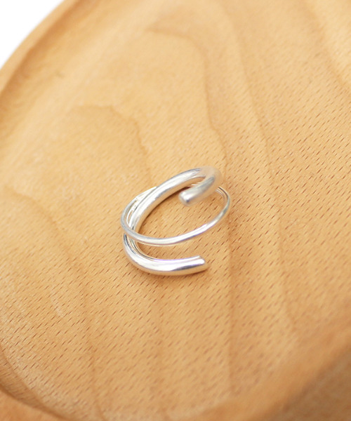 MODE ROBE（モードローブ）の「3連風クロスリング　デザインリング 12号（リング・レディース・シルバー/ゴールド・12号）」の10枚目の写真