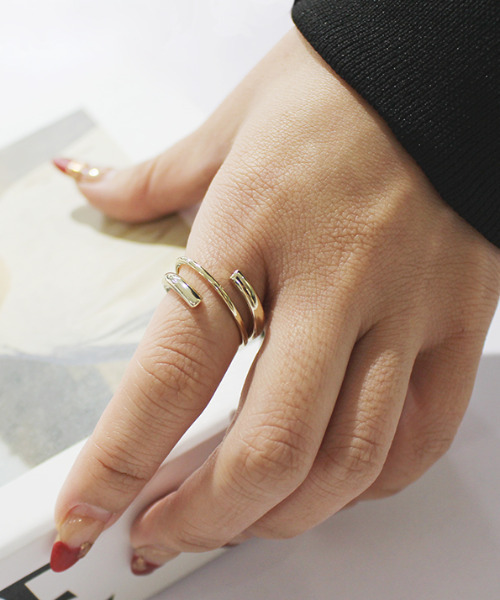 MODE ROBE（モードローブ）の「3連風クロスリング　デザインリング 12号（リング・レディース・シルバー/ゴールド・12号）」の11枚目の写真