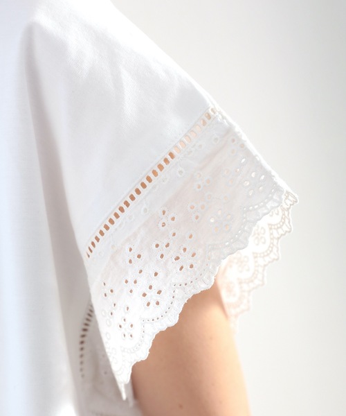 classicalelf（クラシカルエルフ）の「綿100％、光沢で上品に。大人が着る、袖レースプルオーバー（Tシャツ/カットソー・レディース・ホワイト/ブラック/ブルーグリーン/グレイッシュベージュ・MEDIUM/LARGE/X-LARGE/SMALL）」の17枚目の写真