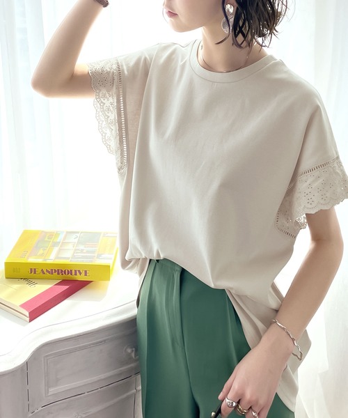 classicalelf（クラシカルエルフ）の「綿100％、光沢で上品に。大人が着る、袖レースプルオーバー（Tシャツ/カットソー・レディース・ホワイト/ブラック/ブルーグリーン/グレイッシュベージュ・MEDIUM/LARGE/X-LARGE/SMALL）」の8枚目の写真