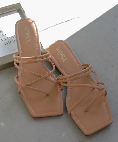 VIVIAN(ヴィヴィアン)の「スクエアトゥメニーナローストラップトングフラットサンダル(サンダル・レディース・ブラック/グリーン/パイソン/ホワイト/ダークブラウン/キャメル・L/M/S/LL)」の5枚目の写真