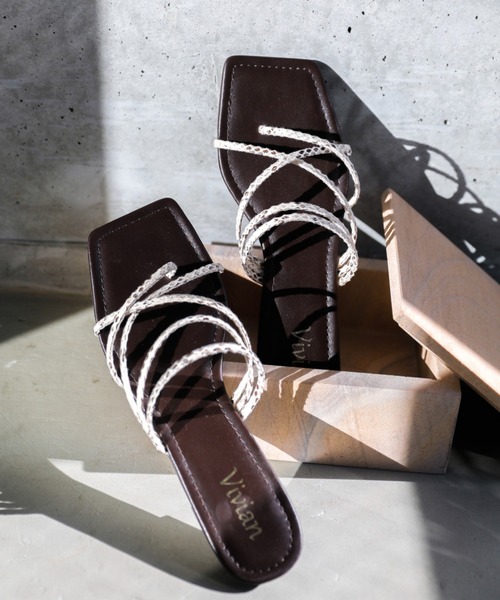 VIVIAN(ヴィヴィアン)の「スクエアトゥメニーナローストラップトングフラットサンダル(サンダル・レディース・ブラック/グリーン/パイソン/ホワイト/ダークブラウン/キャメル・L/M/S/LL)」の6枚目の写真