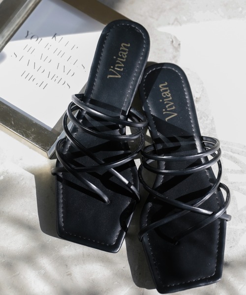VIVIAN(ヴィヴィアン)の「スクエアトゥメニーナローストラップトングフラットサンダル(サンダル・レディース・ブラック/グリーン/パイソン/ホワイト/ダークブラウン/キャメル・L/M/S/LL)」の2枚目の写真