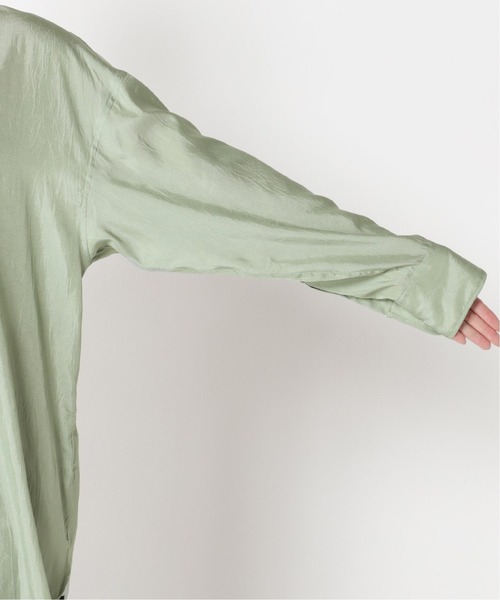 SLOBE IENA（スローブイエナ）の「ワッシャーサテンバンドカラーシャツ【手洗い可能】◆（シャツ/ブラウス・レディース・サックスブルー/ベージュ/カーキ・FREE）」の10枚目の写真