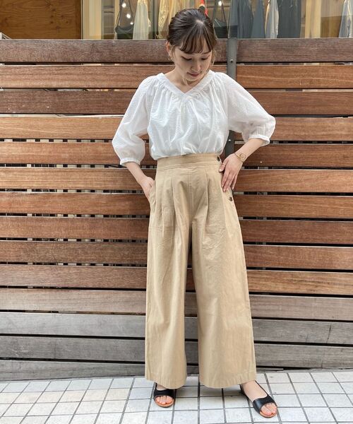 fredy emue(フレディエミュ)の「ミラクルウェーブギャザーブラウス(シャツ/ブラウス・レディース・オフホワイト/ブラック/ベビーピンク・38/36)」の21枚目の写真