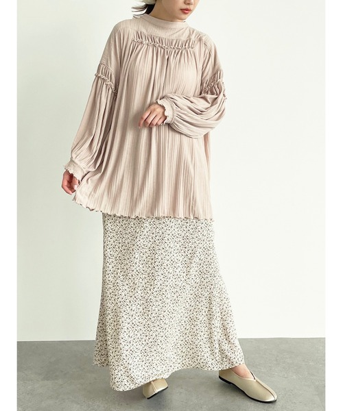 SLURR（スラ―）の「2wayシアーリブギャザーパフスリーブチュニック（チュニック・レディース・ブラック/オフホワイト/ピンクベージュ・FREE）」の4枚目の写真