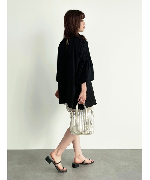 SLURR（スラ―）の「2wayシアーリブギャザーパフスリーブチュニック（チュニック・レディース・ブラック/オフホワイト/ピンクベージュ・FREE）」の14枚目の写真