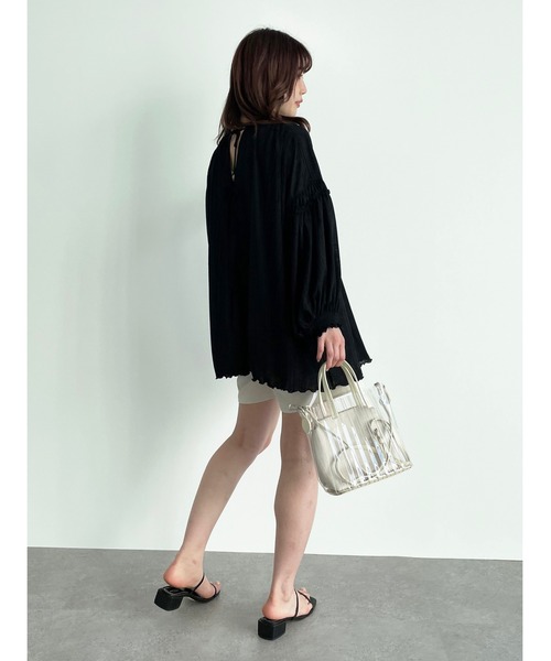 SLURR（スラ―）の「2wayシアーリブギャザーパフスリーブチュニック（チュニック・レディース・ブラック/オフホワイト/ピンクベージュ・FREE）」の15枚目の写真