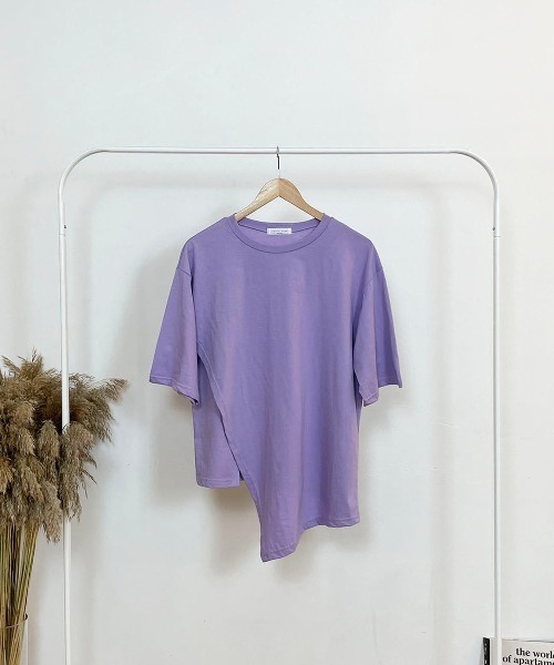 CEMONEMO(セモネモ)の「アシンメトリー 斜め カットソー トップス(Tシャツ/カットソー・レディース・ホワイト/ブラック/ベージュ/パープル・FREE)」の4枚目の写真