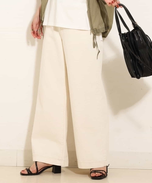 a.v.v(アーヴェヴェ)の「デニムワイドパンツ(デニムパンツ・レディース・アイボリー/ネイビー・42/40/34/38/36)」の2枚目の写真