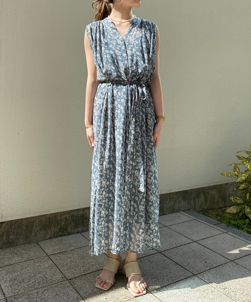 CAPRICIEUX LE'MAGE（カプリシューレマージュ）の「フラワーギャザーノースリワンピース（ワンピース・レディース・ブラック/ブルー・FREE）」の3枚目の写真