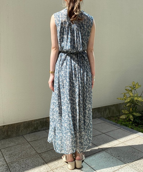 CAPRICIEUX LE'MAGE（カプリシューレマージュ）の「フラワーギャザーノースリワンピース（ワンピース・レディース・ブラック/ブルー・FREE）」の5枚目の写真