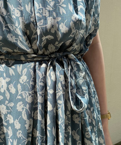 CAPRICIEUX LE'MAGE（カプリシューレマージュ）の「フラワーギャザーノースリワンピース（ワンピース・レディース・ブラック/ブルー・FREE）」の8枚目の写真