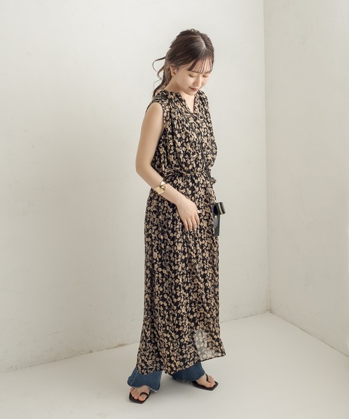 CAPRICIEUX LE'MAGE（カプリシューレマージュ）の「フラワーギャザーノースリワンピース（ワンピース・レディース・ブラック/ブルー・FREE）」の11枚目の写真