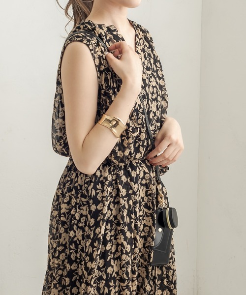 CAPRICIEUX LE'MAGE（カプリシューレマージュ）の「フラワーギャザーノースリワンピース（ワンピース・レディース・ブラック/ブルー・FREE）」の15枚目の写真