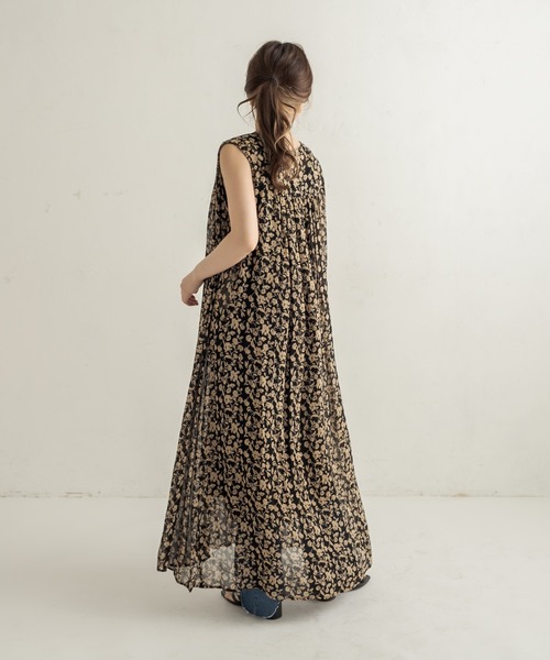 CAPRICIEUX LE'MAGE（カプリシューレマージュ）の「フラワーギャザーノースリワンピース（ワンピース・レディース・ブラック/ブルー・FREE）」の18枚目の写真