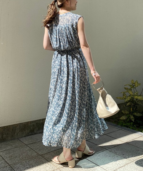 CAPRICIEUX LE'MAGE（カプリシューレマージュ）の「フラワーギャザーノースリワンピース（ワンピース・レディース・ブラック/ブルー・FREE）」の20枚目の写真