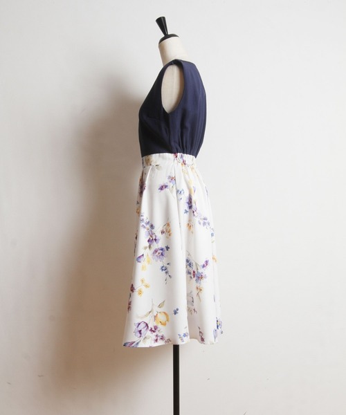 tocco closet(トッコ クローゼット)の「フラワープリント切り替えハートネックフレンチスリーブワンピース(ワンピース・レディース・ネイビー/ピンク・M)」の12枚目の写真