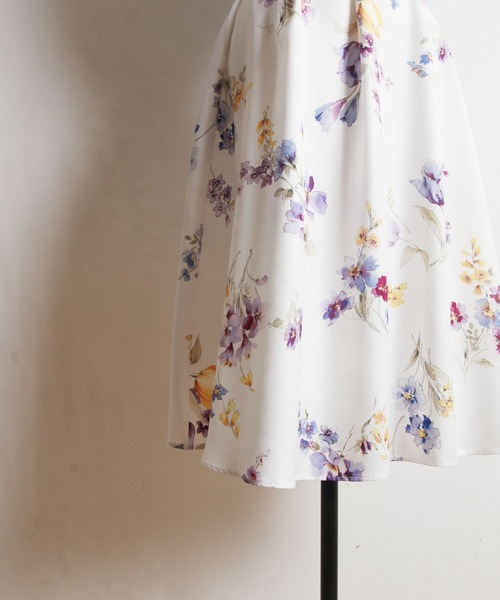 tocco closet(トッコ クローゼット)の「フラワープリント切り替えハートネックフレンチスリーブワンピース(ワンピース・レディース・ネイビー/ピンク・M)」の17枚目の写真