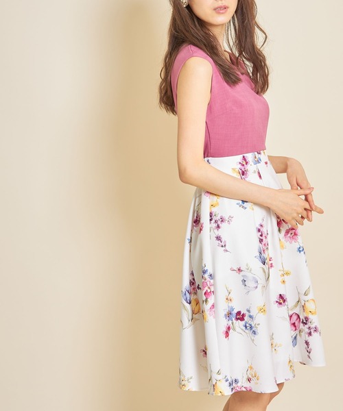 tocco closet(トッコ クローゼット)の「フラワープリント切り替えハートネックフレンチスリーブワンピース(ワンピース・レディース・ネイビー/ピンク・M)」の18枚目の写真