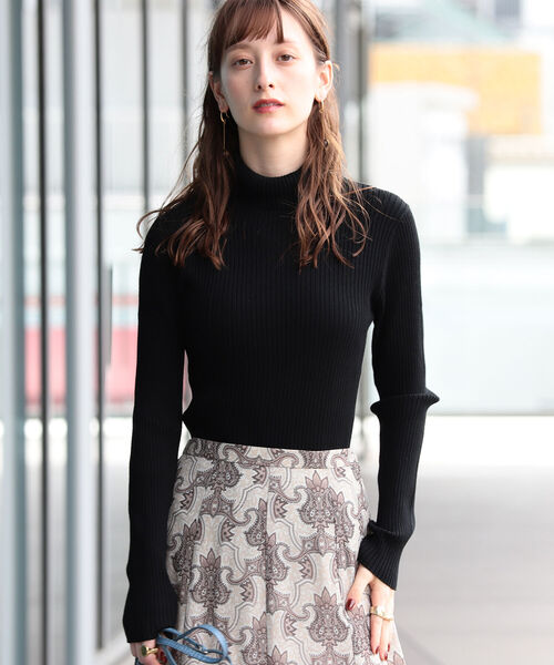 Ray BEAMS（レイビームス）の「Ray BEAMS / 14G リブタートル ニット（ニット/セーター・レディース・ブラック/オフホワイト/パープル系その他2/イエロー系その他5・ONE SIZE）」の3枚目の写真