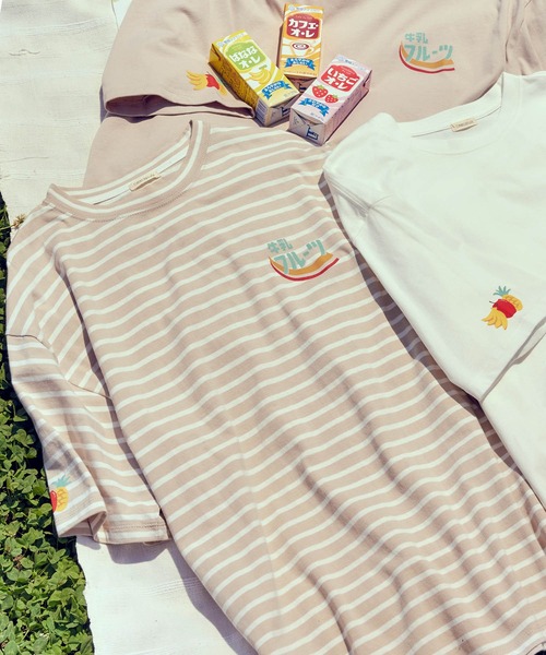 timecapsule（タイムカプセル）の「【timecapsule】「Oishi Gyunyu Nomitai」牛乳フルーツプリント半袖ビッグTシャツ（Tシャツ/カットソー・レディース・ホワイト/モカ/ベージュ系その他/ライトベージュ・FREE）」の3枚目の写真