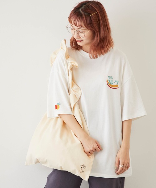 timecapsule（タイムカプセル）の「【timecapsule】「Oishi Gyunyu Nomitai」牛乳フルーツプリント半袖ビッグTシャツ（Tシャツ/カットソー・レディース・ホワイト/モカ/ベージュ系その他/ライトベージュ・FREE）」の6枚目の写真