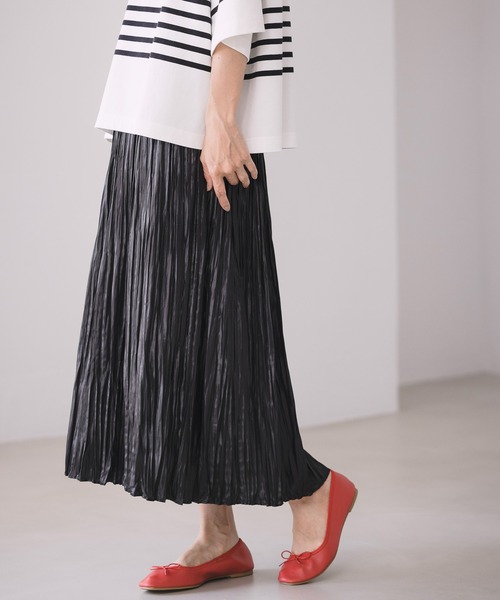 LEPSIM（レプシィム）の「光沢細プリーツスカート　953539（スカート・レディース・カーキ/ブラック/ピンクベージュ・FREE）」の2枚目の写真