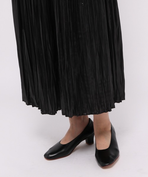 LEPSIM（レプシィム）の「光沢細プリーツスカート　953539（スカート・レディース・カーキ/ブラック/ピンクベージュ・FREE）」の11枚目の写真
