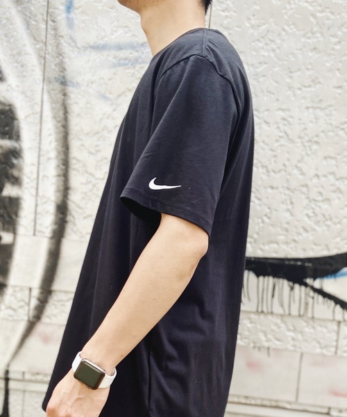 Niell(ニール)の「Nike ナイキ / ワンポイントTシャツ Core Cotton Tee(Tシャツ/カットソー・メンズ・ホワイト/ブラック/チャコール・L/XL/M)」の2枚目の写真