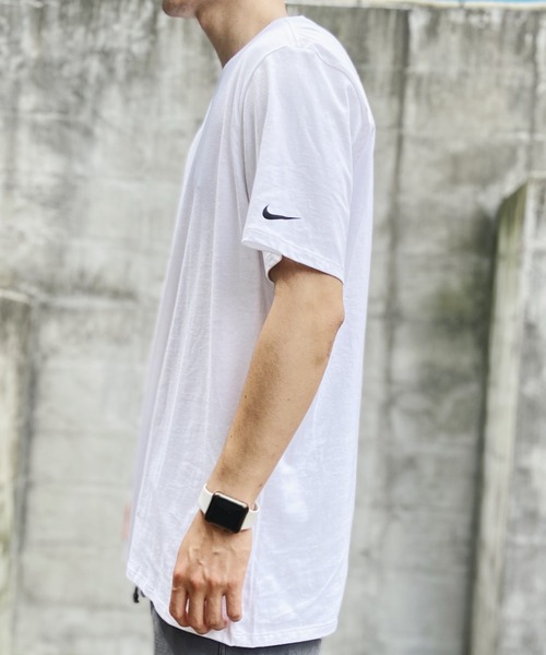 Niell(ニール)の「Nike ナイキ / ワンポイントTシャツ Core Cotton Tee(Tシャツ/カットソー・メンズ・ホワイト/ブラック/チャコール・L/XL/M)」の4枚目の写真
