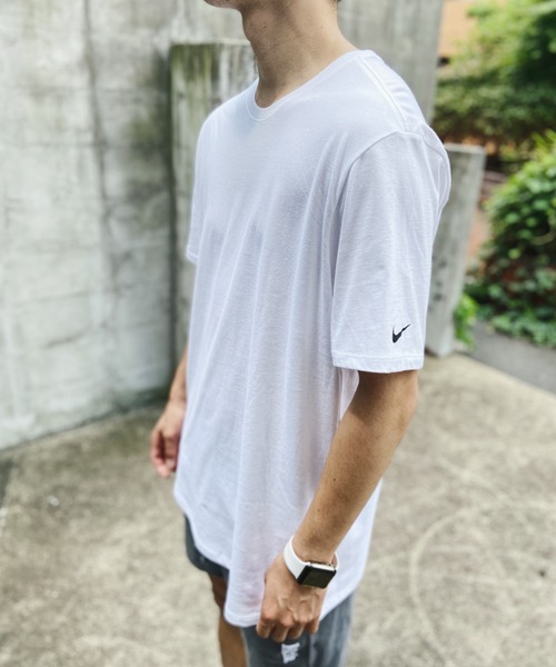 Niell(ニール)の「Nike ナイキ / ワンポイントTシャツ Core Cotton Tee(Tシャツ/カットソー・メンズ・ホワイト/ブラック/チャコール・L/XL/M)」の5枚目の写真