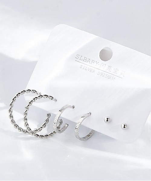 clarity blanc(クラリティーブラン)の「ポスト925シルバ-*ピアス 3点セット(ピアス(両耳用)・レディース・C/L/T/その他1/H/P/X/その他2/I/Q/Y/B/K/S/F/N/V/G/O/W/A/J/R/E/M/U/Z・FREE)」の1枚目の写真