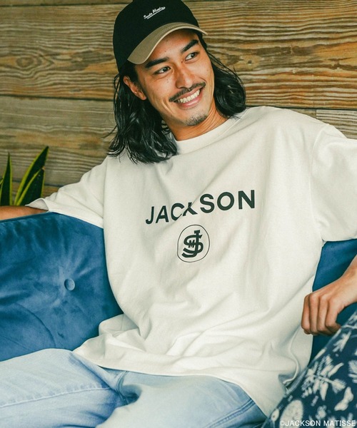 JACKSON MATISSE(ジャクソンマティス)の「【JACKSON MATISSE(ジャクソンマティス)×BAYFLOW】プリントTEE(Tシャツ/カットソー・メンズ・ホワイト/ベージュ/レッド/ブルー/ライトグリーン/チャコール・MEDIUM/LARGE)」の2枚目の写真